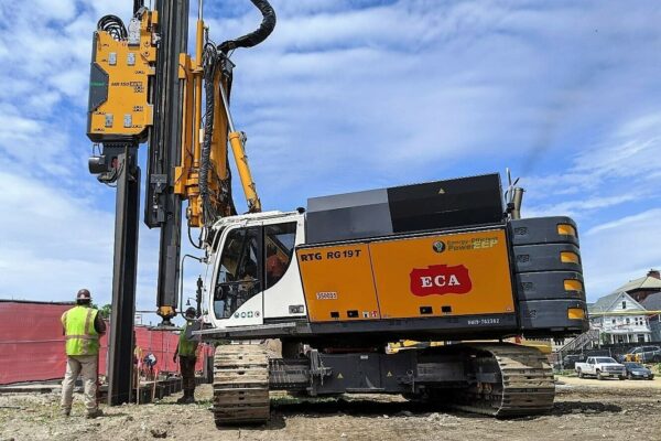 Rtg pile driver